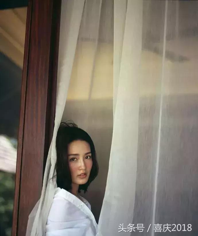 晒黑了穿什么衣服不显黑,皮肤晒黑了穿什么颜色的衣服显白