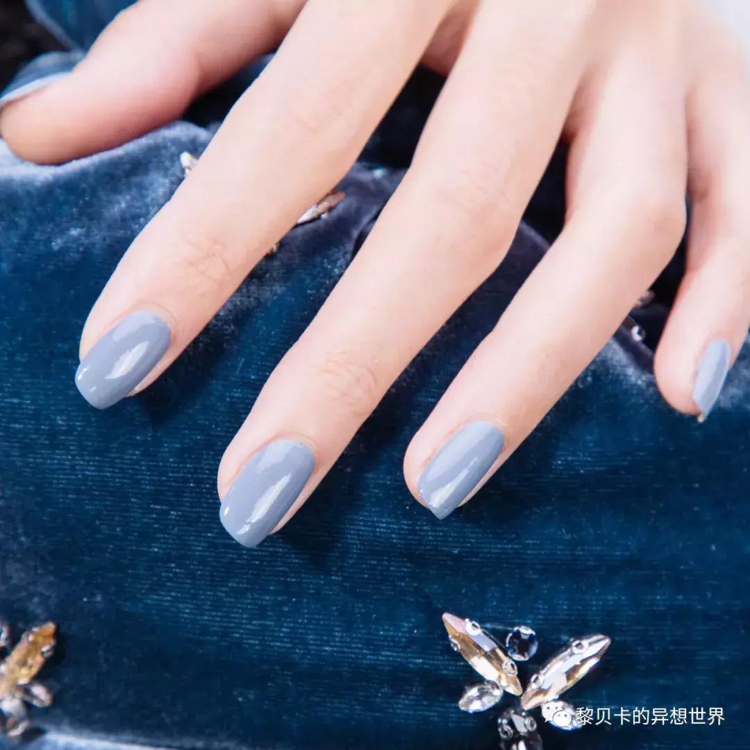 夏天指甲油2022年新款显白带钻,指甲油2022年流行网红夏天显白