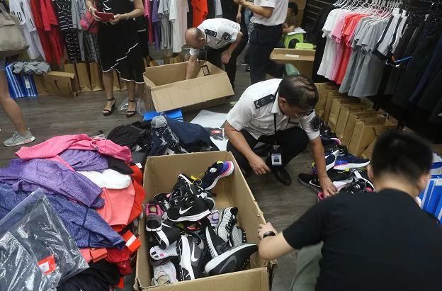 阿迪实体店怀疑是假货怎么办,正规大商场买的阿迪会是假的吗