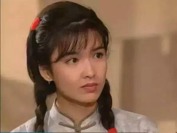 周慧敏20到51岁女神也老了,周慧敏51岁还是很年轻