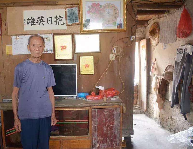 我的4个战友，3双眼睛1条腿！军人不怕牺牲怕遗忘