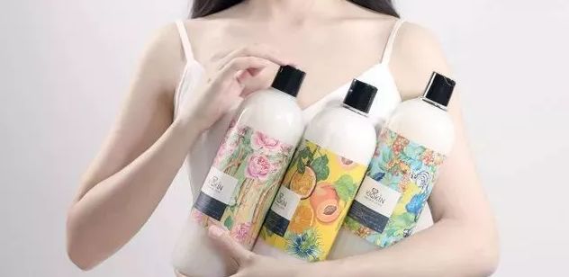 洗衣液越洗衣服越大,洗衣液越多越香吗