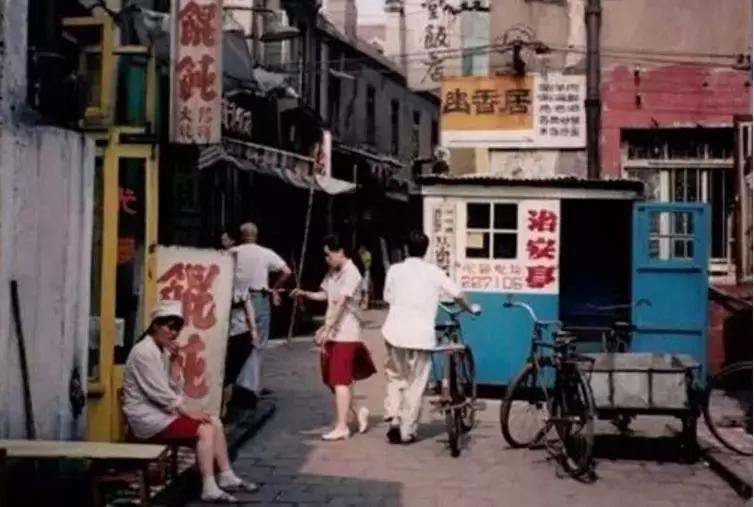 穷小伙19岁蹬三轮摆路边摊，现在做这门生意年销40亿！