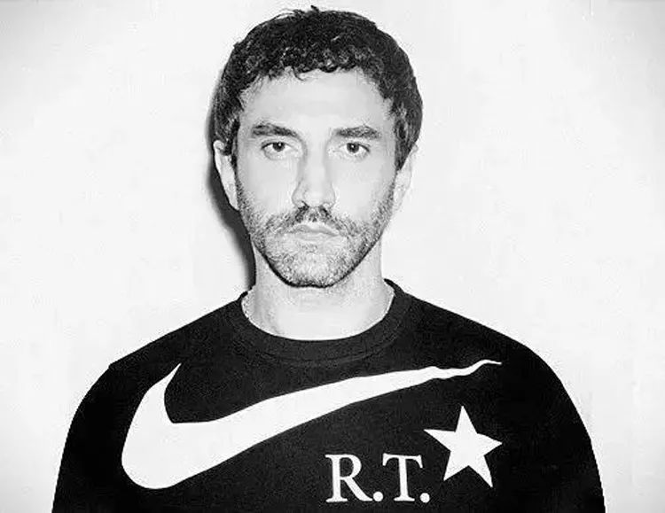 burberry换包装袋了吗,burberry换logo后首秀