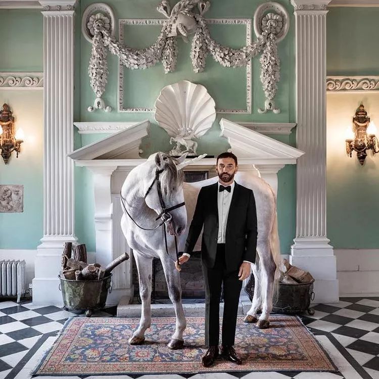 burberry为什么logo不一样,burberry的新logo在什么时候换的