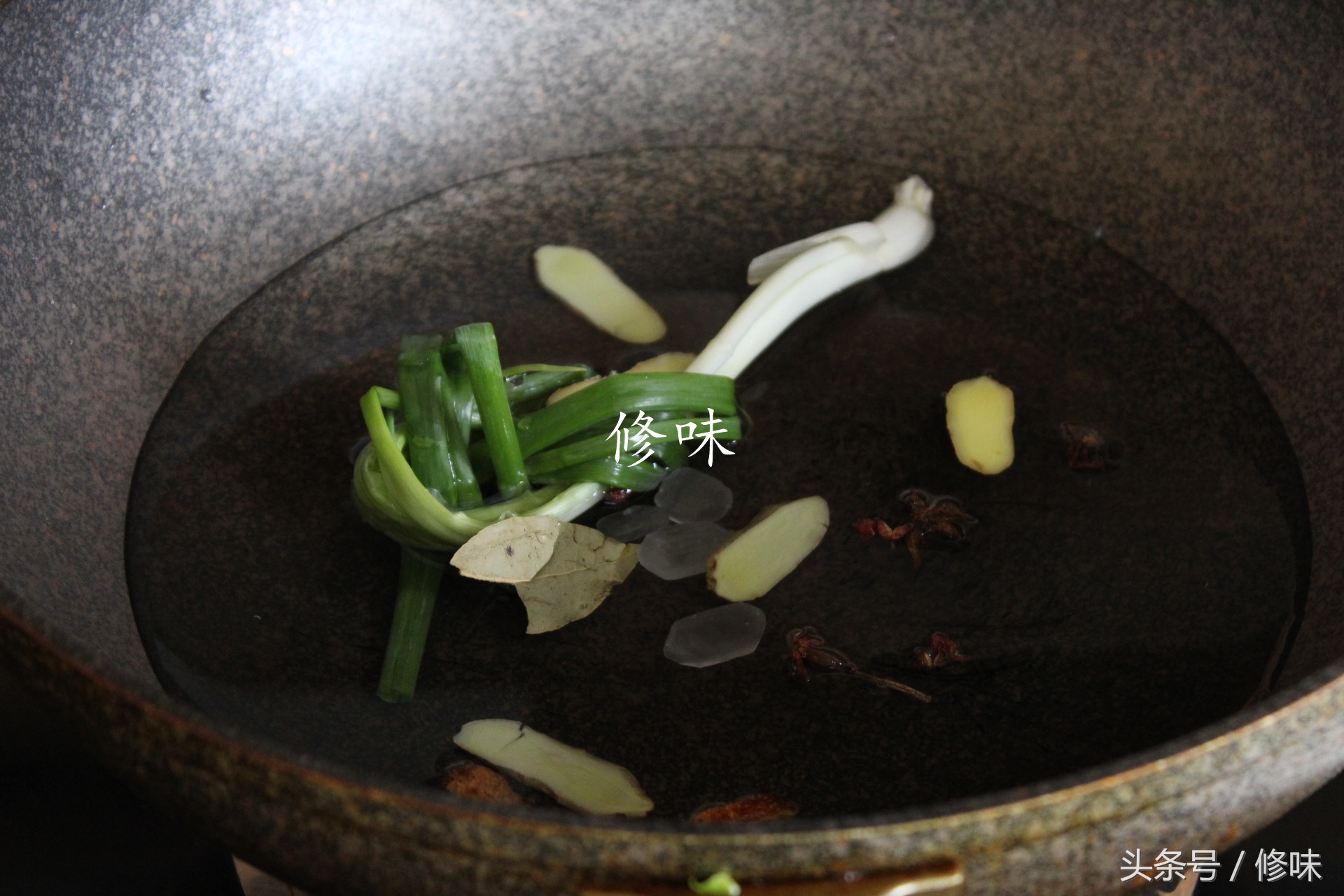 放马蹄的四喜丸子做法,四喜丸子放荸荠和馒头哪个好吃