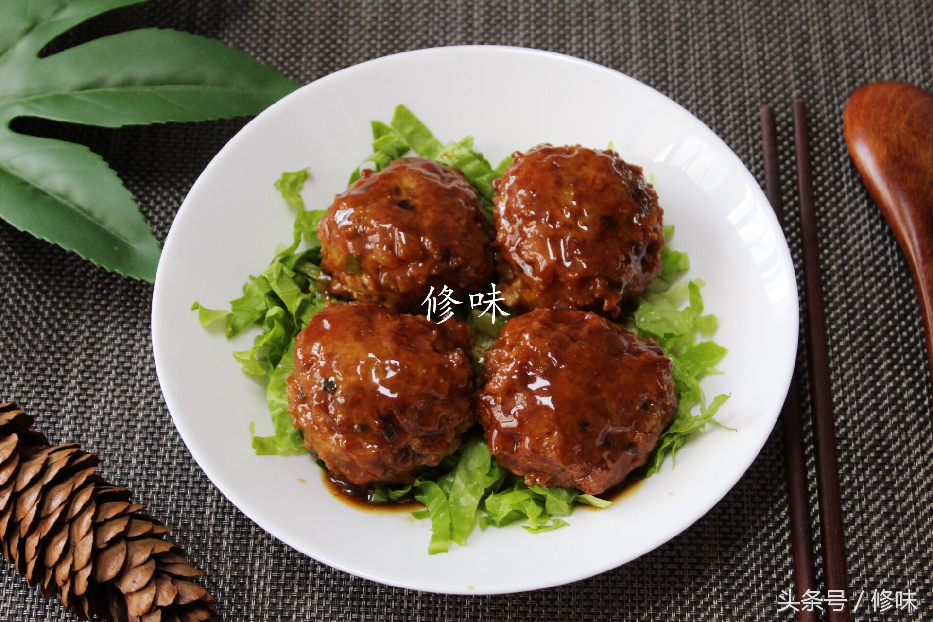 放马蹄的四喜丸子做法,四喜丸子放荸荠和馒头哪个好吃