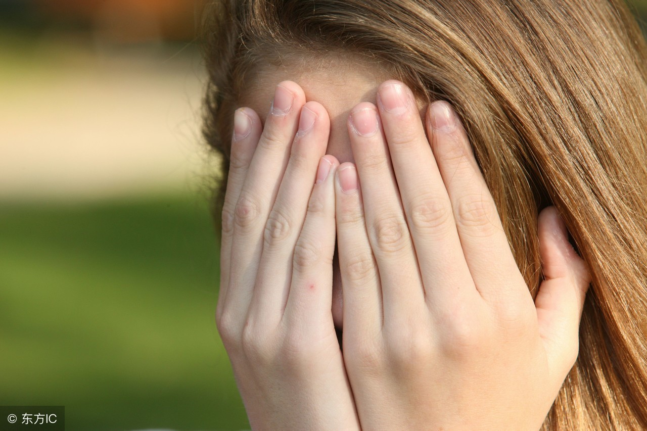 害怕社交、说话脸红、紧张到口吃丨社交恐怖如何克服