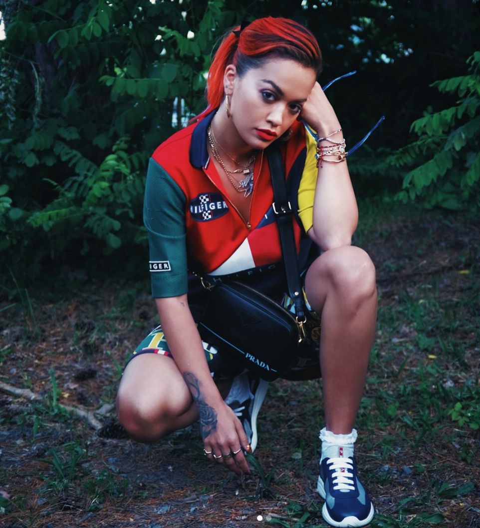 崇尚自由的RitaOra,百变穿衣打破界限