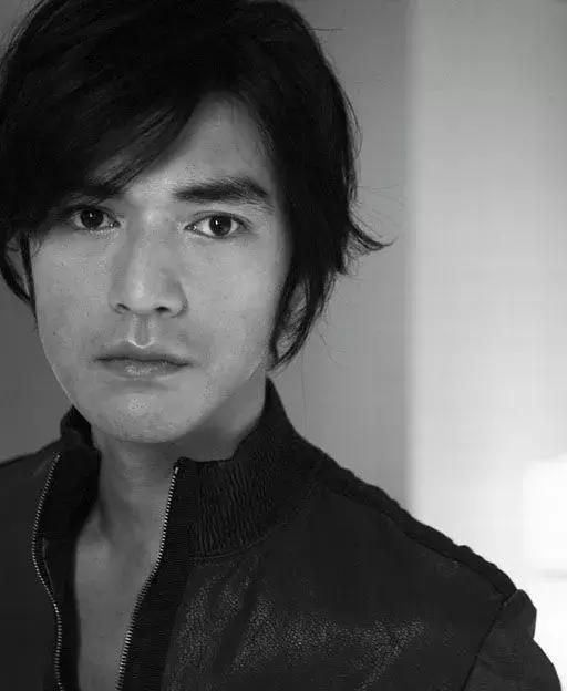 沉迷美色无法自拔,沉溺于美色不能自拔