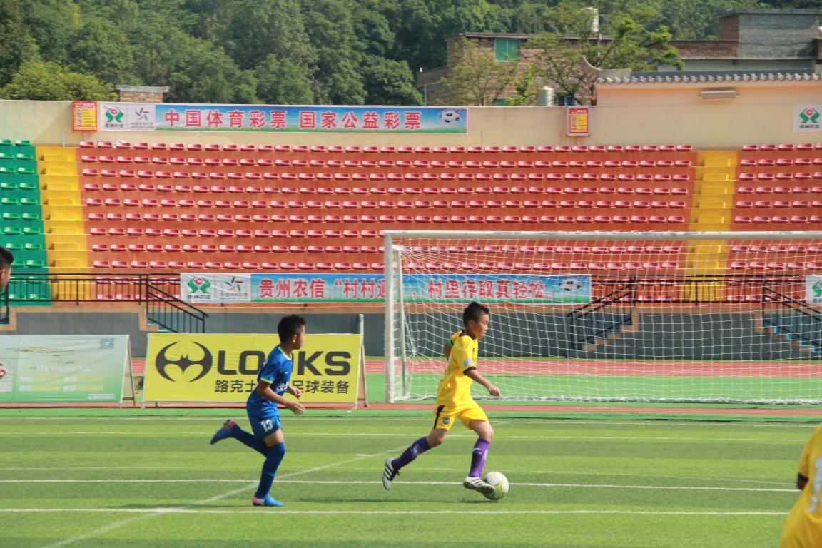 鸵鸟足球青训,从九岁接触足球参加青训背井离乡