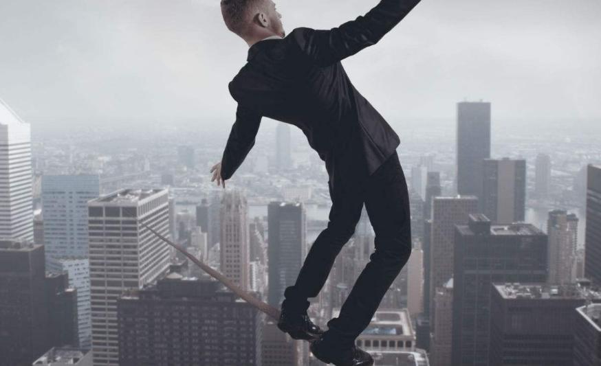 楼市调控不断升级，中弘股价跌至8毛，房地产行业大洗牌来了