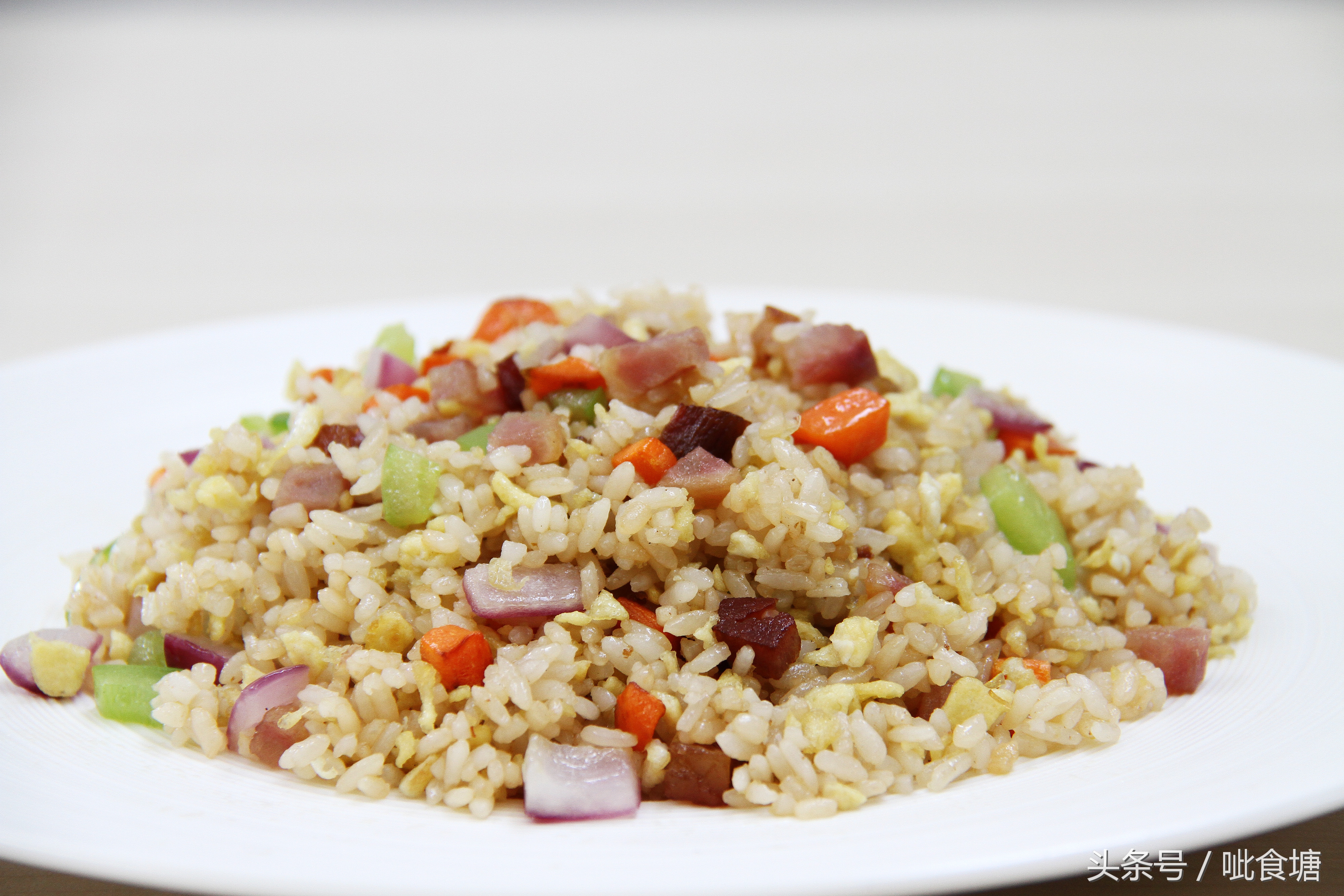 炒饭如何做到米粒松散不硬,炒饭太干硬
