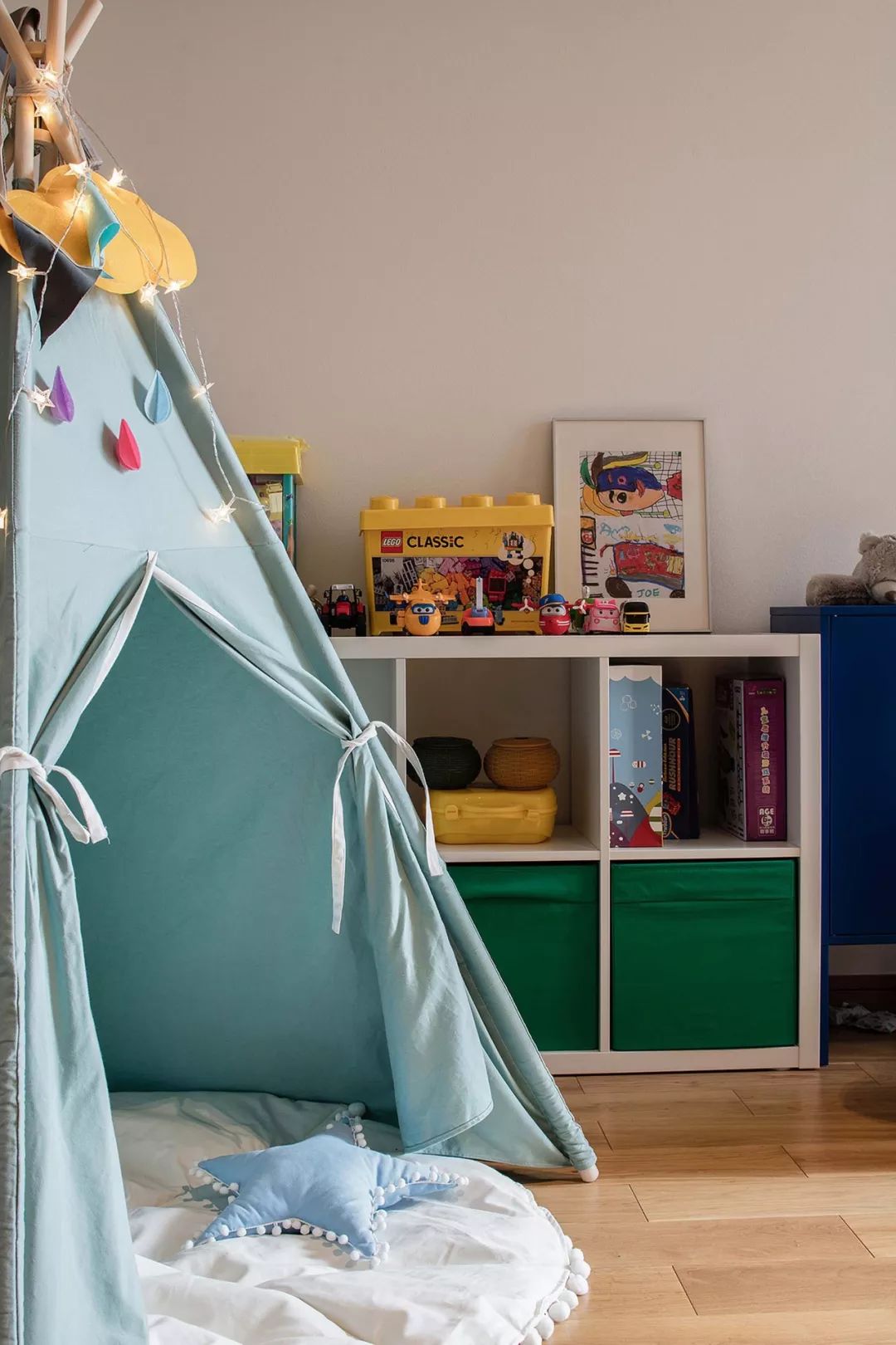 100平米电视墙现代简约风格效果图,好看的投影电视墙