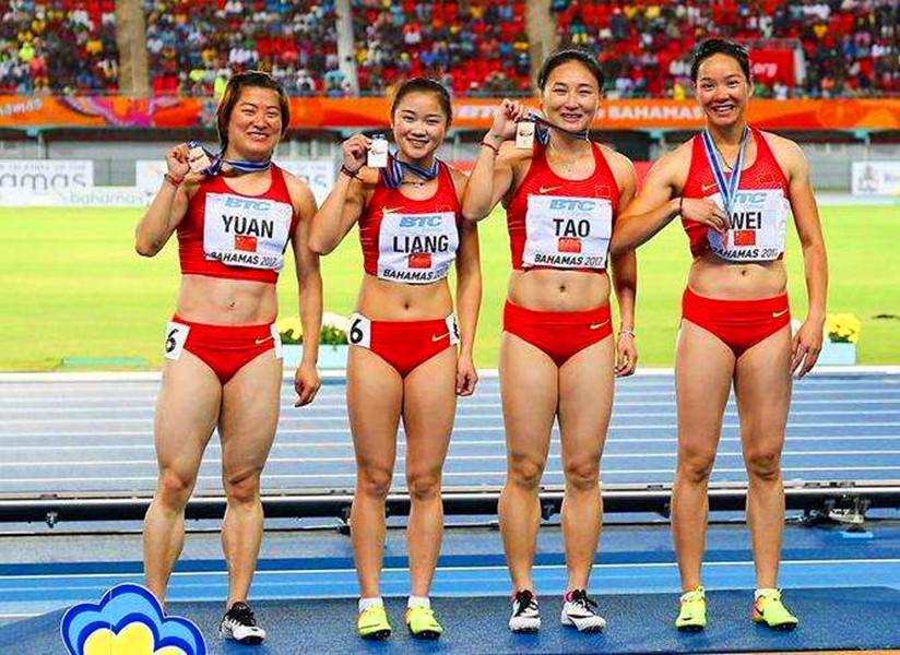 太轻松中国百米两名女飞人赛后采访像说相声:我是不是很可爱?