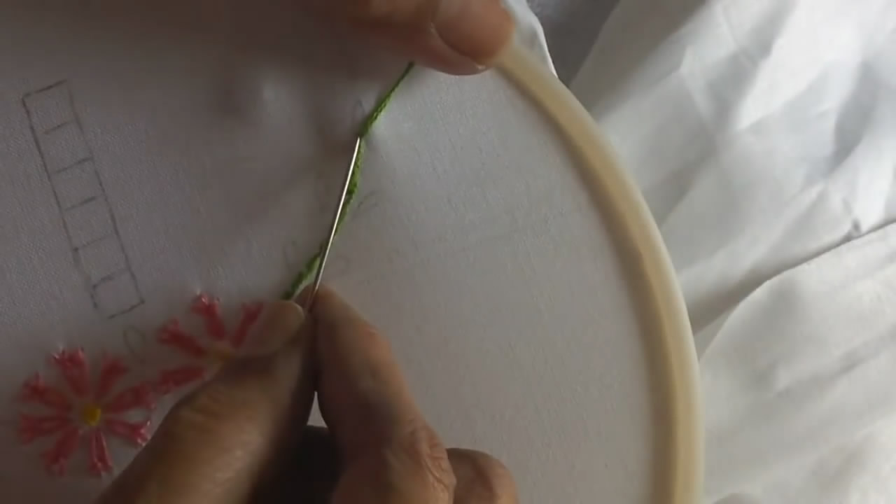 diy刺绣教程字母,diy刺绣怎么绣花和叶子