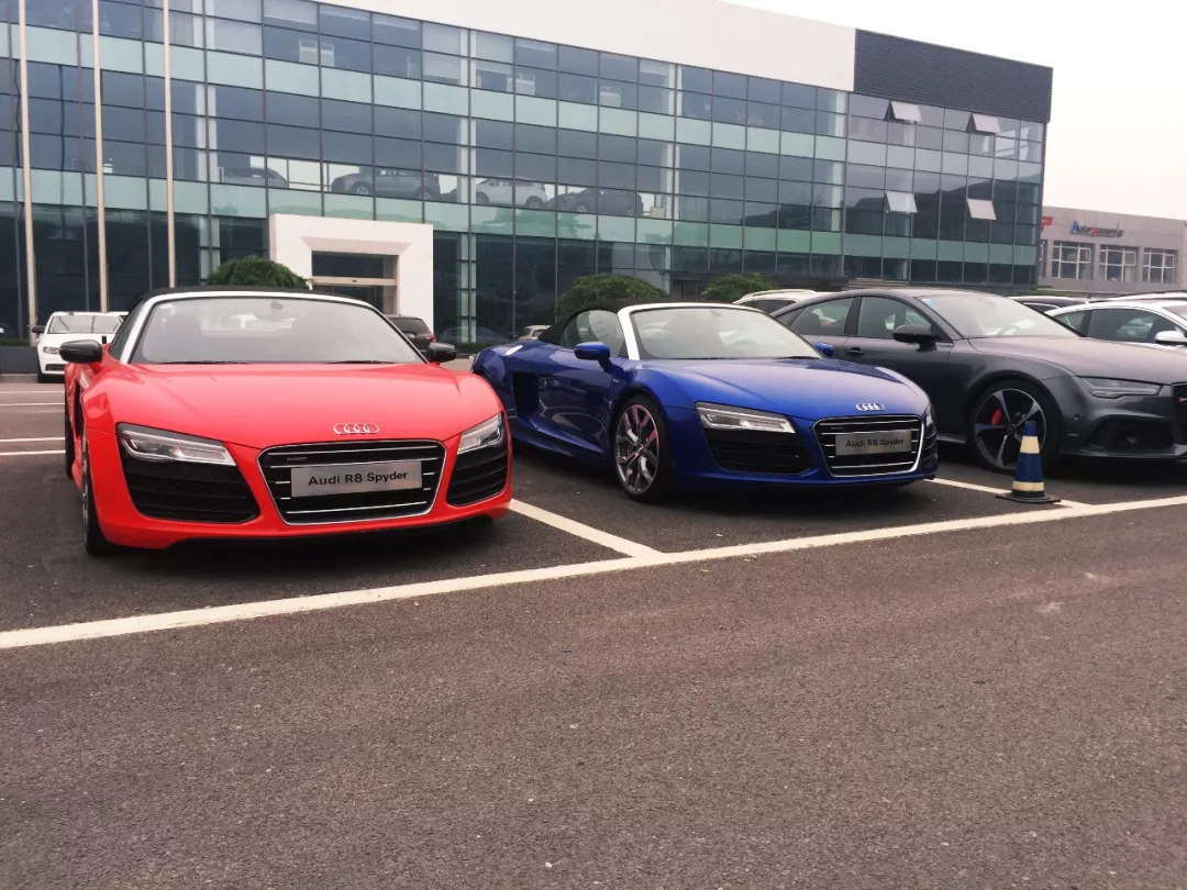 绝色超跑倾城“红”颜