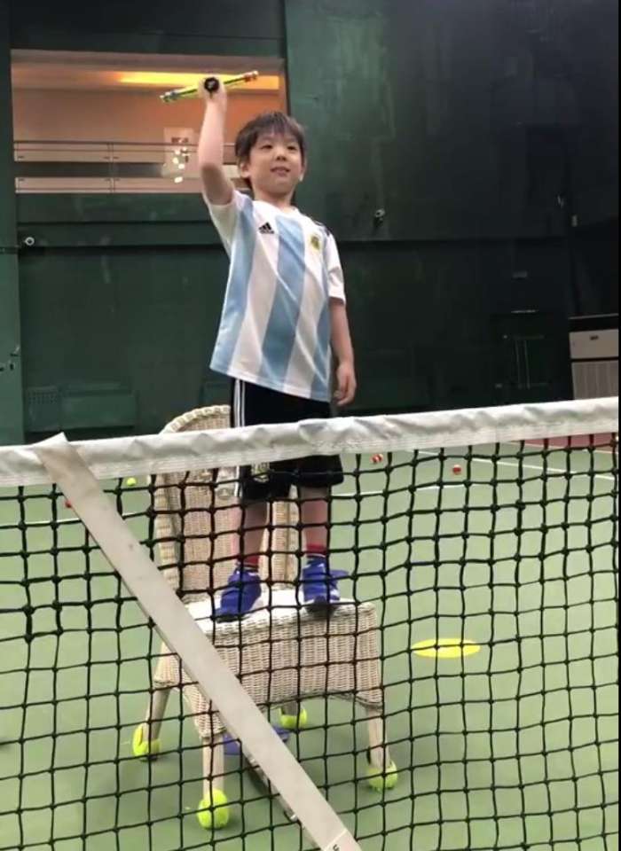 霍思燕带嗯哼看足球比赛,霍思燕嗯哼礼仪完整版