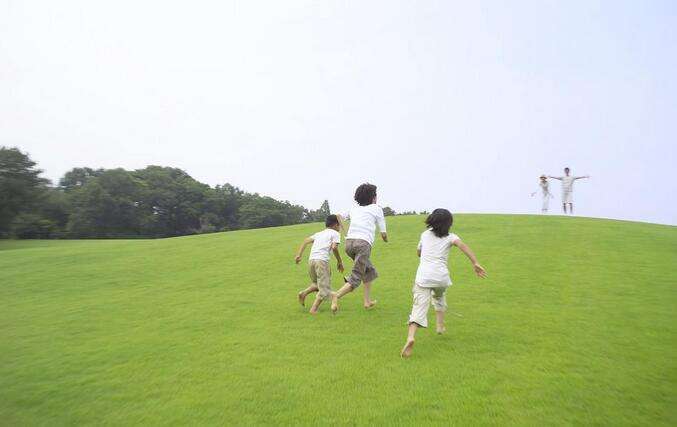 怎样让小孩做运动发育快,孩子发育期什么运动帮助长个