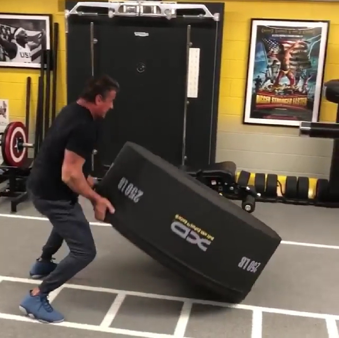 史泰龙72岁打拳击,72岁史泰龙曝第一滴血5剧照