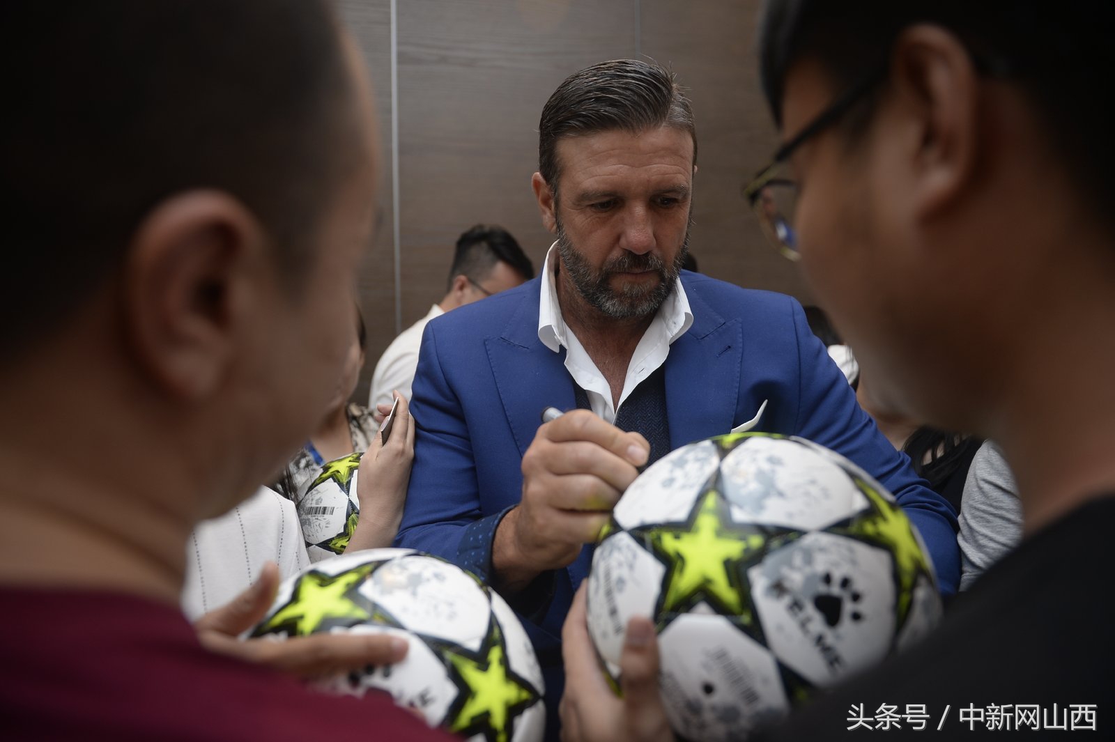 巴乔等老球星聚首,巴乔领衔超级球星足球赛