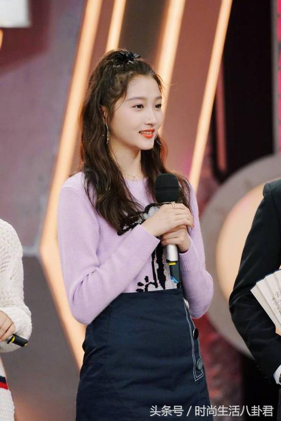 欧阳娜娜同款简约上衣,宋茜撞衫欧阳娜娜