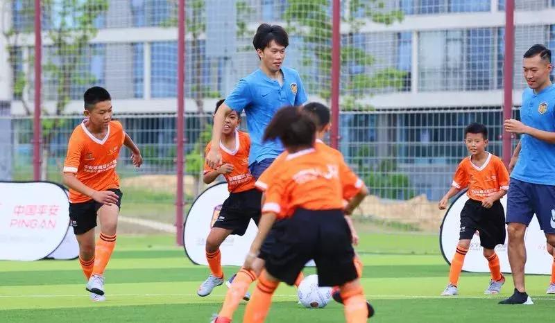 从中超到曼城，从梦想到公益中国平安助力培育中国足球新一代