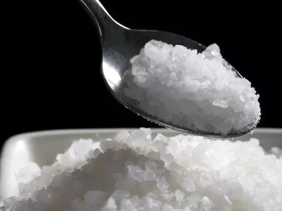 「辟谣」吃盐吃死人？食盐添加“亚铁氰化钾”合法，不用担心！这篇一定要看……