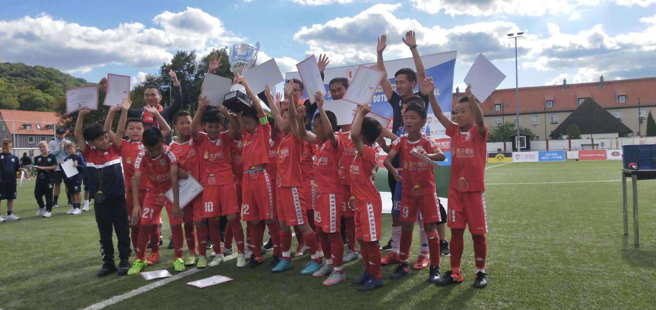 中国足球小将战胜多特夺冠,中国足球小将比赛连胜欧洲豪门