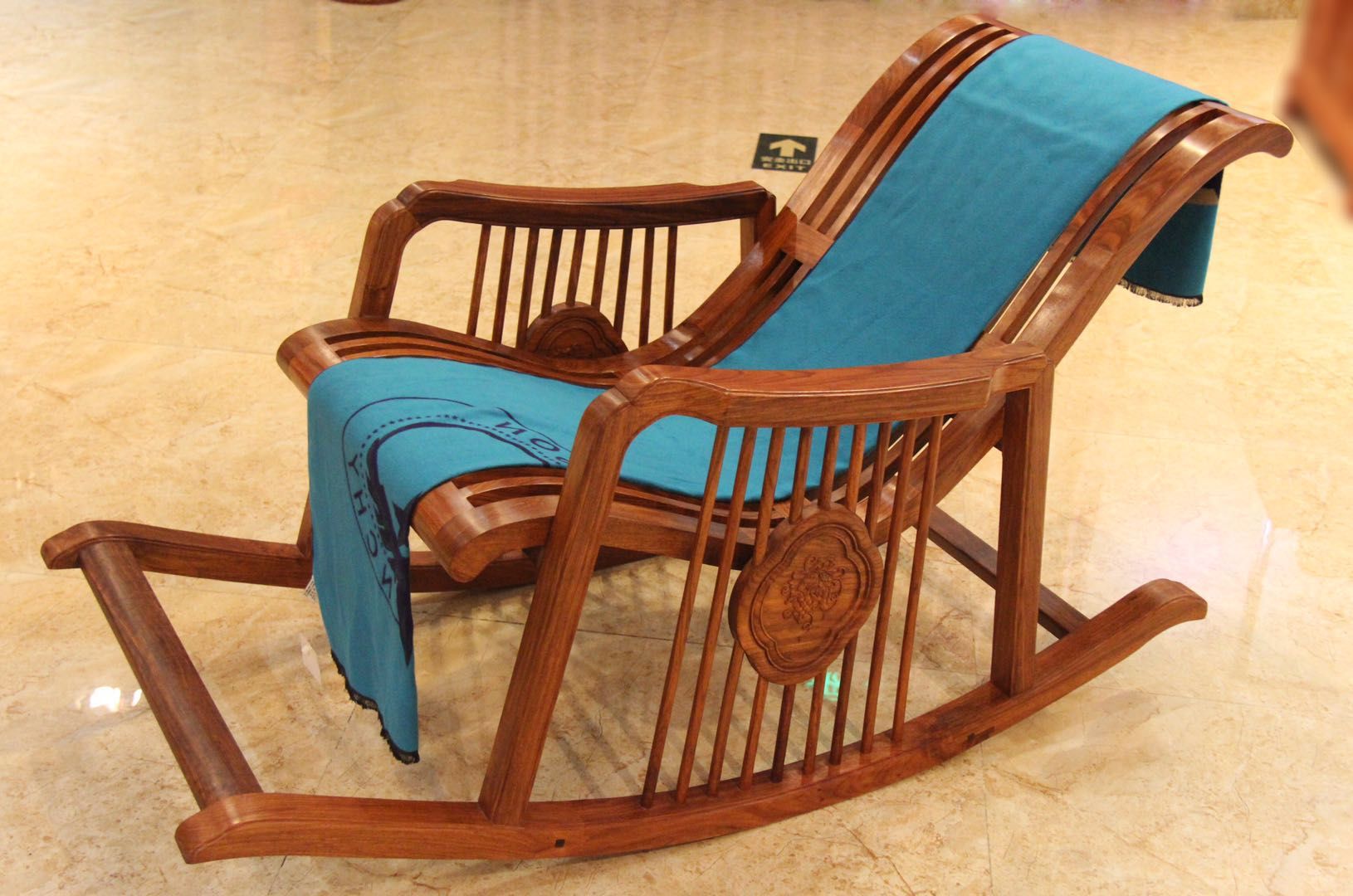 东成红木整装,东成红木的传说