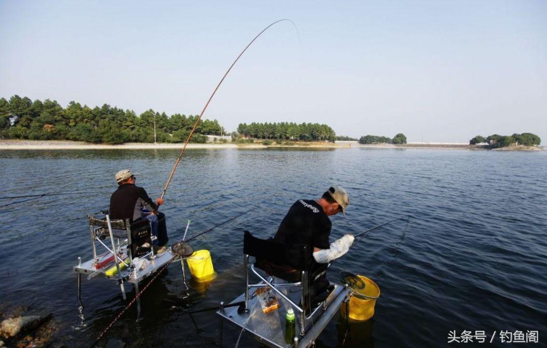 钓大鱼技巧防止切线,钓大鱼中鱼后怎么控鱼