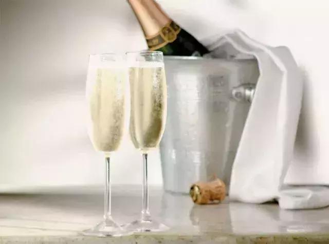 罗曼尼康帝放进冷冻室,忘了及时拿,成就了世界上最贵的冰棍