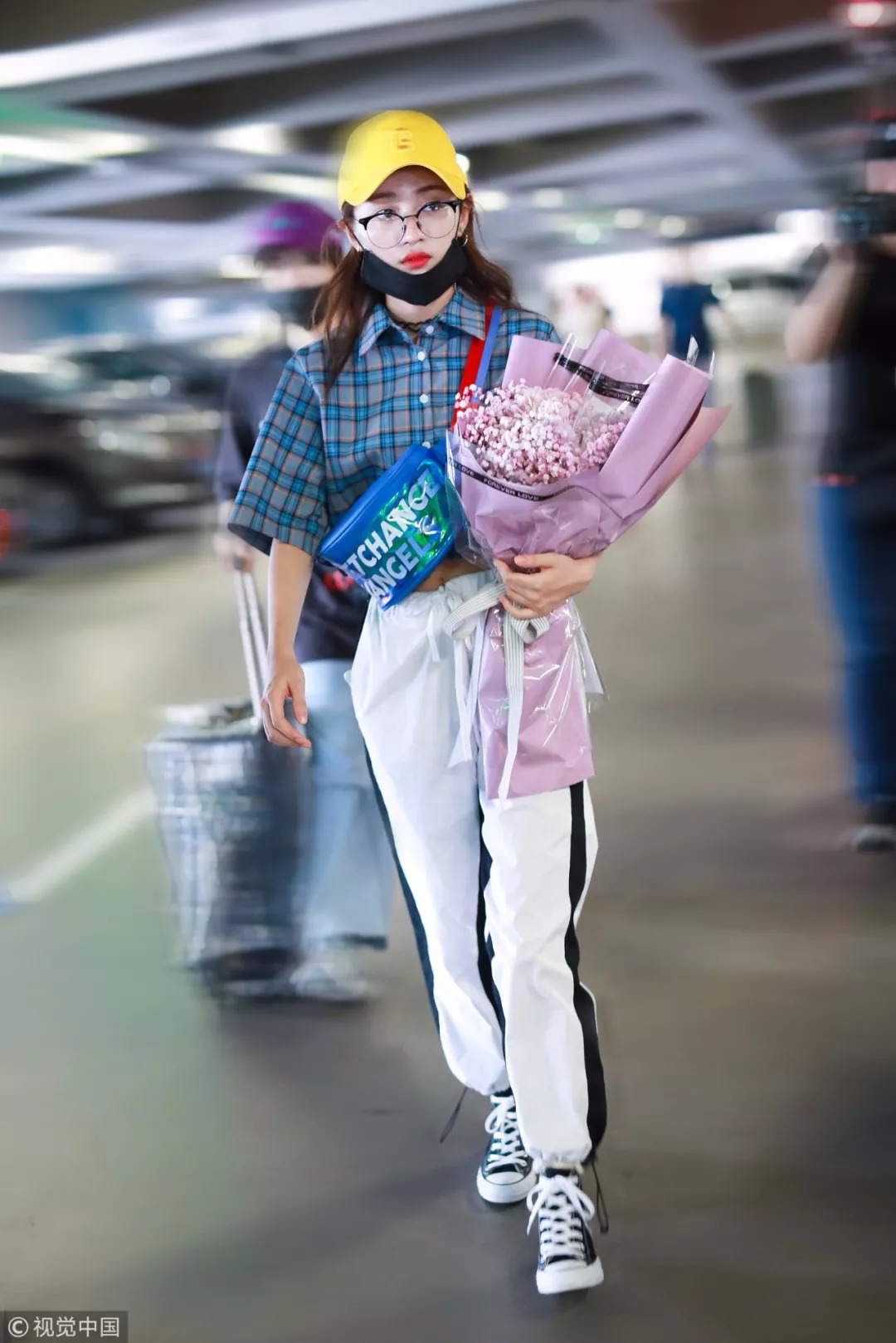 衬衣是秋季必不可少的百搭神器,夏秋交替时尚衬衫