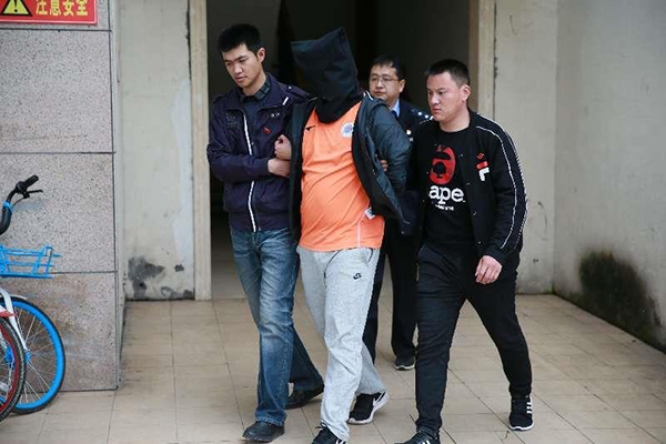 河南打掉“套路贷”背后涉黑团伙，逾万名受害人是大学生