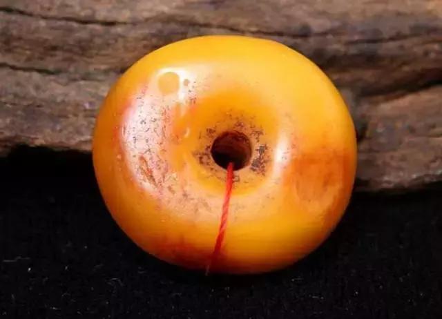 蜜蜡可以用强生婴儿油保养吗,蜜蜡手串的保养方法和注意事项