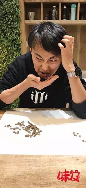 这群人用生命吃了最常见的19款狗粮，吃到最后都吐了……