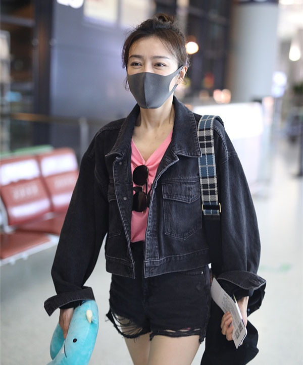 秦岚路透一袭造型好有气质,秦岚最近穿搭机场