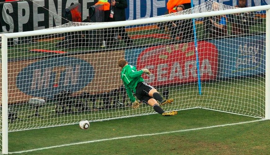 世界杯争议判罚后当事主裁的下场,世界杯争议案例分析