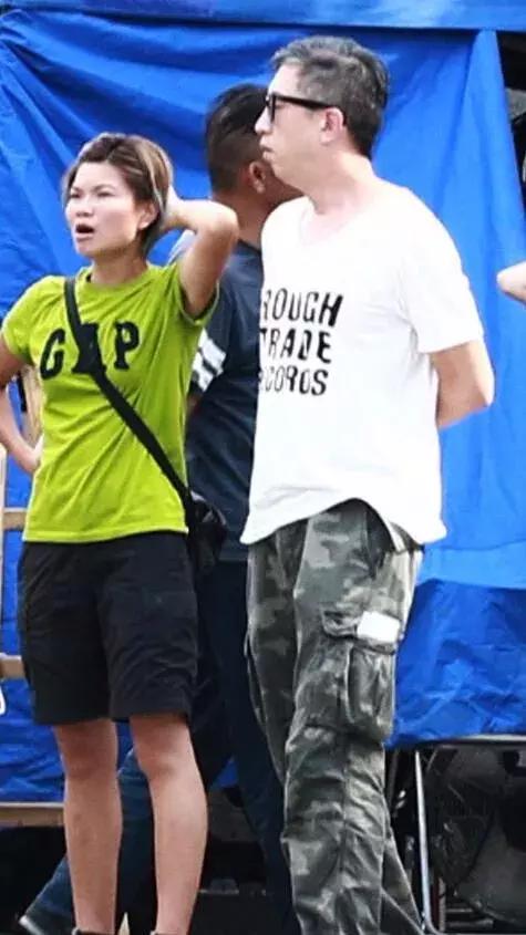 为拍电影不惜冒坐牢的风险，在香港也只有他敢这么玩！