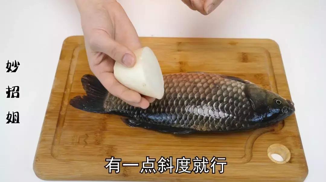 快速刮鱼鳞不用胡萝卜方法,刮鱼鳞妙招神器