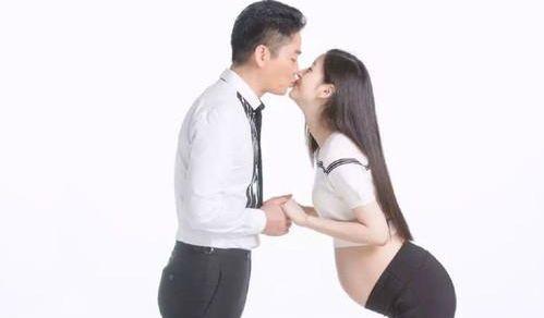 章泽天晒照自称18岁太自信,章泽天与刘强东刚认识的照片