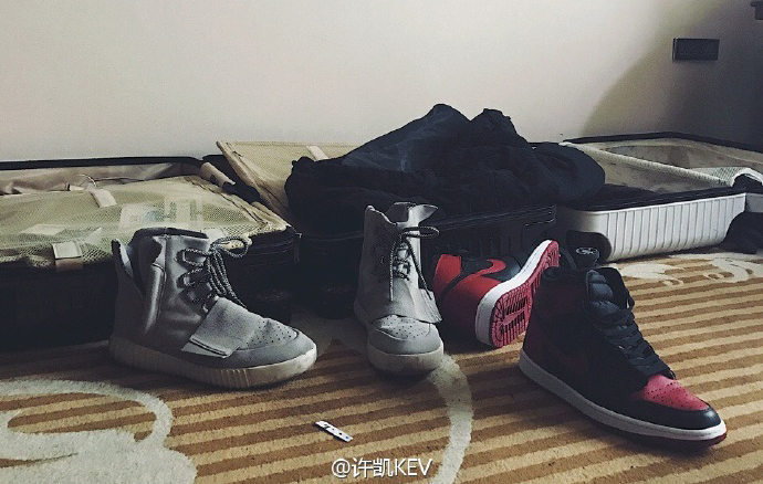 许凯52万的鞋,许凯展示自己的球鞋