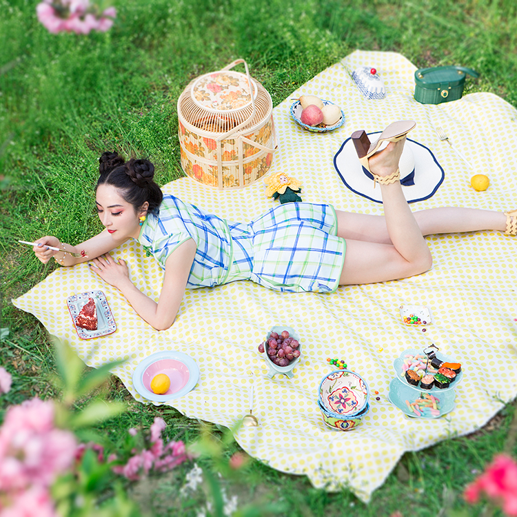 改良式短款旗袍搭配外套,改良旗袍衣服搭配发型