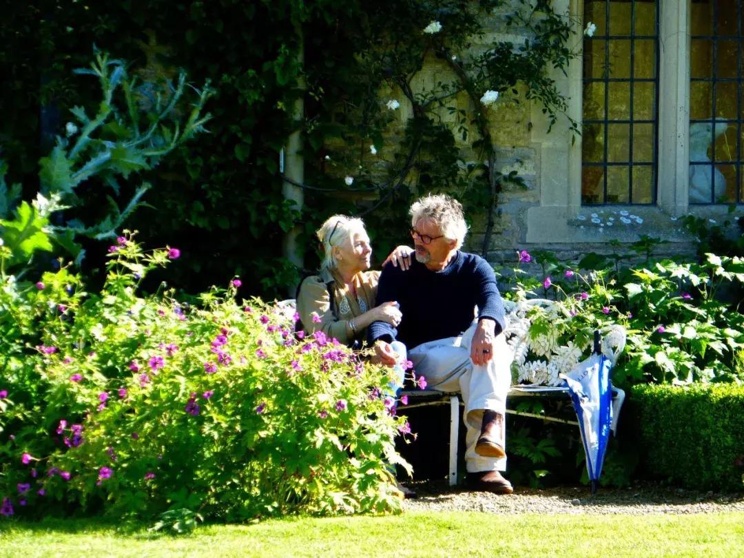 为什么英国人喜欢旅游呢,英国人的城镇和乡下生活