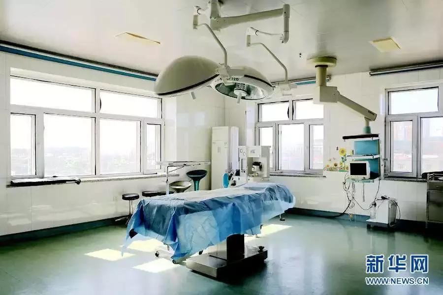 刀子动到一半，才开始介绍治疗方案和价格！这还叫医院吗？