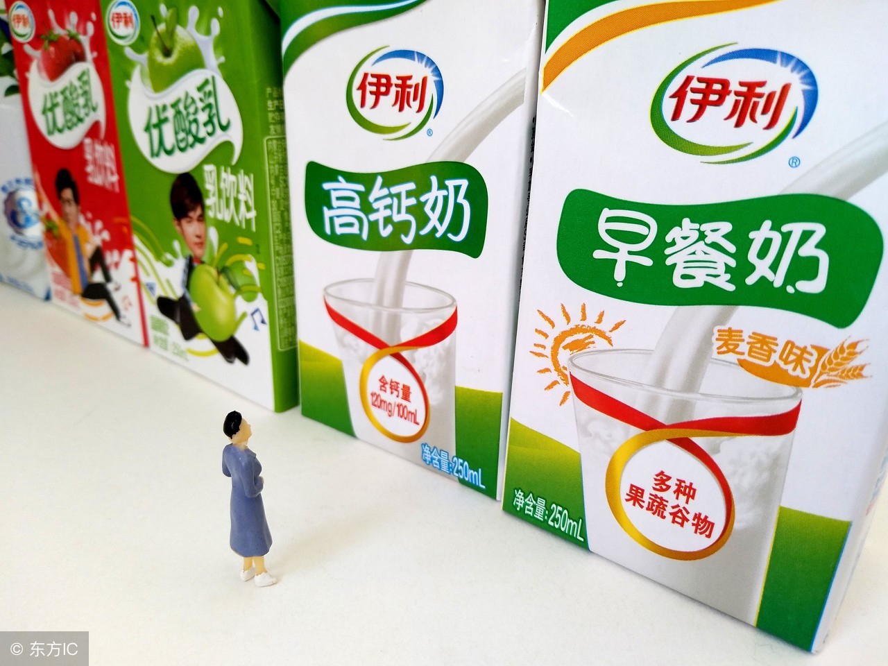 上半年报国产乳业两级分化，蒙牛伊利双雄加速，光明贝因美不给力