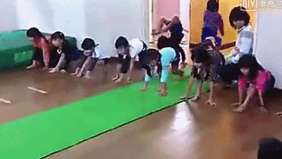 侧空翻儿童舞蹈,倒立日本幼儿园