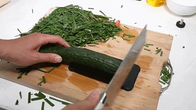 再也不怕碎屏、进水！这手机埋土里、放锅里煮都能用，网友：过瘾