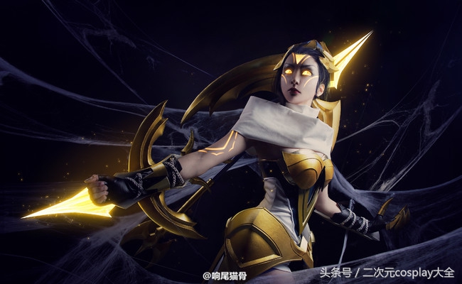 薇恩猪年限定cos,薇恩cos光明哨兵