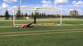 学踢足球训练,学踢长传球